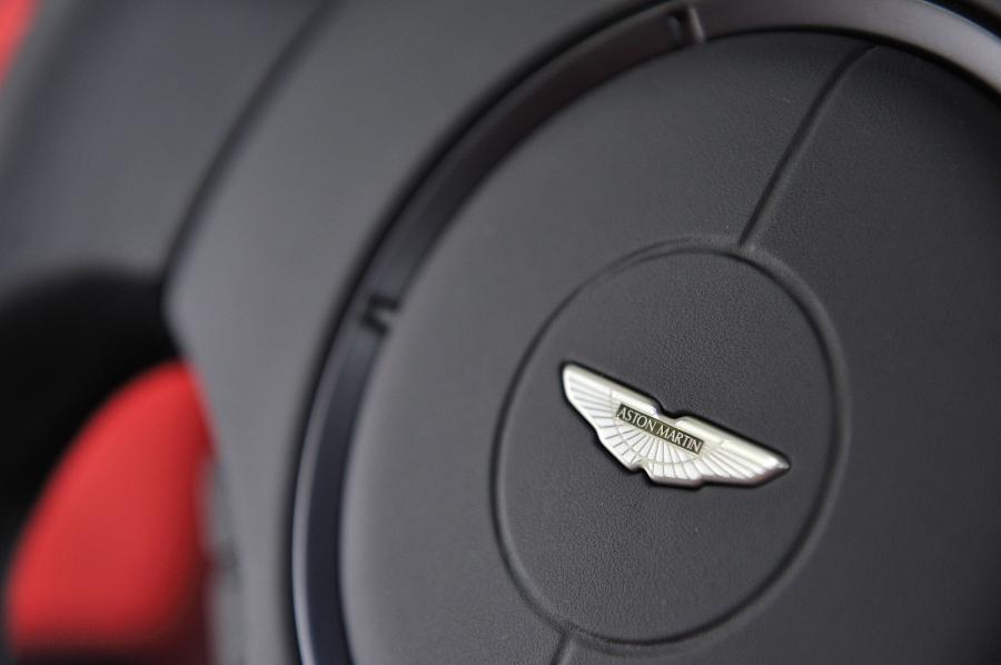 Детали интерьера Aston Martin Vanquish 2012 года  (NA) (фото 21 из 182)